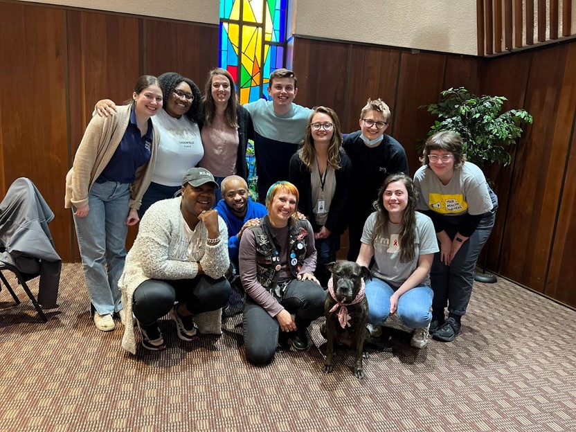 A group of AmeriCorps Members take a picture together.